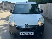 Usado Vauxhall Combo 105 CV (77 kW) 2017 Blanco Monovolumen