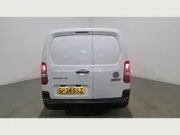 Używany Fiat Doblò S 101 KM (74 kW) 2024 Biały Minivan