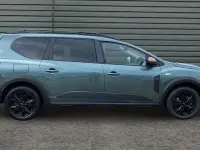 Used Dacia Jogger Extreme 141 HP (103 kW) 2024 Green MPV
