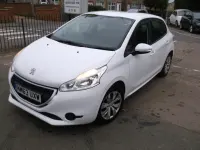 Used Peugeot 208 Access 82 HP (60 kW) 2014 White Hatchback