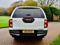 Used Toyota HiLux 201 HP (147 kW) 2022 White Pickup