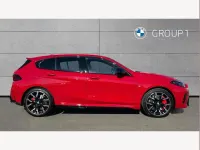 Usado BMW M135 Comfort Edition 296 CV (217 kW) 2026 Rojo Utilitario