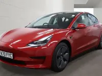 Używany Tesla Model 3 Standard Range Plus 180 kW (245 KM) 2020 Czerwony Sedan/Limuzyna