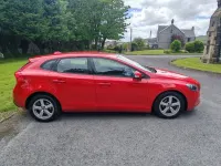 Gebraucht Volvo V40 115 PS (84 kW) 2015 Rot Kleinwagen