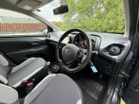 Begagnad Toyota Aygo x-press 68 HK (50 kW) 2018 Grå Halvkombi