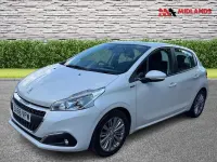Used Peugeot 208 Signature Sky 82 HP (60 kW) 2018 White Hatchback
