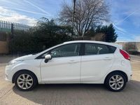 Used Ford Fiesta Zetec 81 HP (59 kW) 2011 White Hatchback