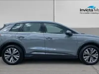 Usado Audi e-tron Sport 125 kW (170 CV) 2023 Gris SUV