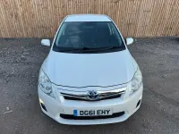 Used Toyota Auris Hybrid 2011 White Hatchback
