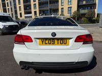 Begagnad BMW 325 M Sport 2009 Vit Sportkupé