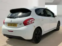 Used Peugeot 208 2014 White Hatchback