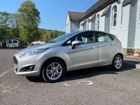 Usado Ford Fiesta Zetec 82 HP (60 kW) 2017 Prateado Citadino