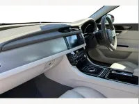 Used Jaguar XF Prestige 250 HP (183 kW) 2017 Red Sedan