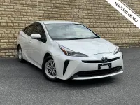 Used Toyota Prius Active 122 HP (89 kW) 2021 White Hatchback
