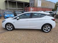 Usado Vauxhall Astra SRi 2017 Blanco Utilitario