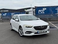 Used Vauxhall Insignia SRi 170 HP (125 kW) 2019 White Hatchback