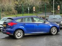Begagnad Ford Focus Zetec 2016 Blå Halvkombi