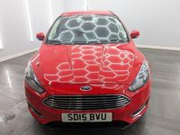 Used Ford Focus Titanium 120 HP (88 kW) 2015 Red Hatchback