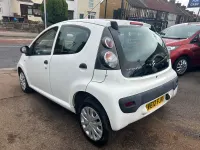 Used Citroën C1 68 HP (50 kW) 2012 White Hatchback