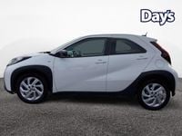 Used Toyota Aygo X PURE 72 HP (52 kW) 2022 White SUV