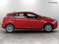 Used Ford Focus Titanium 125 HP (91 kW) 2017 Red Hatchback