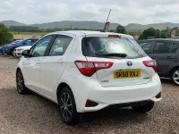 Used Toyota Yaris 100 HP (73 kW) 2018 White Hatchback