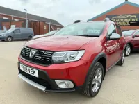 Usado Dacia Sandero Lauréate 90 HP (66 kW) 2018 Vermelho Citadino