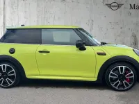 Begagnad Mini John Cooper Works Premium Plus 231 HK (169 kW) 2024 Gul Halvkombi