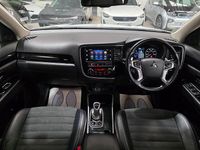 Używany Mitsubishi Outlander P-HEV 2019 Biały SUV