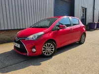 Used Toyota Yaris 90 HP (66 kW) 2016 Red Hatchback