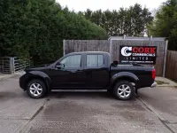 Usado Nissan Navara Acenta 190 HP (139 kW) 2013 Preto Pickup