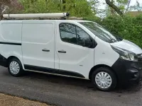 Second-hand Vauxhall Vivaro 2017 Alb