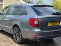 Usado Skoda Superb Elegance 170 CV (125 kW) 2010 Gris Familiar