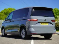 Begagnad VW Multivan Life 218 HK (160 kW) 2024 Grå Minibuss