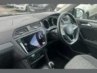 Usado VW Tiguan Life 150 CV (110 kW) 2023 Gris SUV