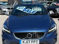 Gebraucht Volvo V40 R-Design Pro 120 PS (88 kW) 2017 Blau Kleinwagen