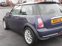 Usado Mini Cooper Hatch 116 CV (85 kW) 2005 Púrpura Utilitario
