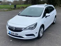 Used Vauxhall Astra Design Edition 2018 White Estate