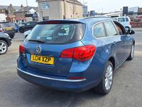 Second-hand Vauxhall Astra 115 CP (84 kW) 2014 Albastru Break