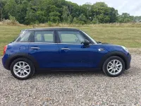 Usado Mini Cooper Hatch 136 CV (100 kW) 2017 Azul Utilitario