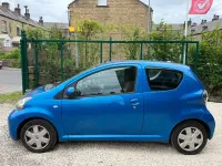 Used Toyota Aygo 67 HP (49 kW) 2010 Blue Hatchback