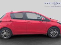Begagnad Toyota Yaris 69 HK (50 kW) 2016 Röd Halvkombi