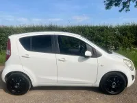 Used Suzuki Splash 2014 White Hatchback