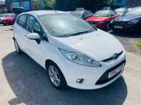 Usado Ford Fiesta Zetec 70 HP (51 kW) 2012 Branco Citadino
