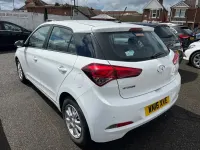 Used Hyundai i20 SE 84 HP (61 kW) 2016 White Hatchback