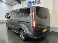 Begagnad Ford Tourneo Custom Titanium X 2022 Grå Van