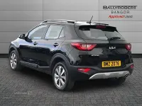 Gebraucht Kia Stonic 100 PS (73 kW) 2023 Schwarz SUV