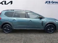 Used Dacia Jogger Extreme 110 HP (80 kW) 2024 Green MPV