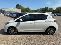 Used Toyota Yaris SR 99 HP (72 kW) 2012 White Hatchback
