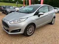 Usado Ford Fiesta Titanium 125 HP (91 kW) 2015 Prateado Citadino